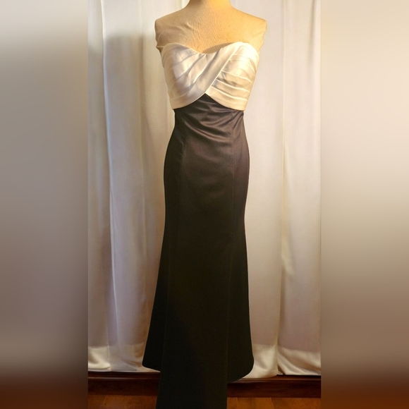 Black and White Strapless Dress. Size 12. Flare Hemline - Picture 2 of 8